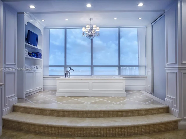 11113 Biscayne Blvd, Miami FL 33181