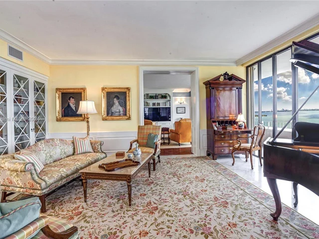 11113 Biscayne Blvd, Miami FL 33181