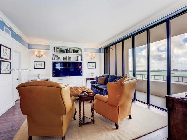 11113 Biscayne Blvd, Miami FL 33181