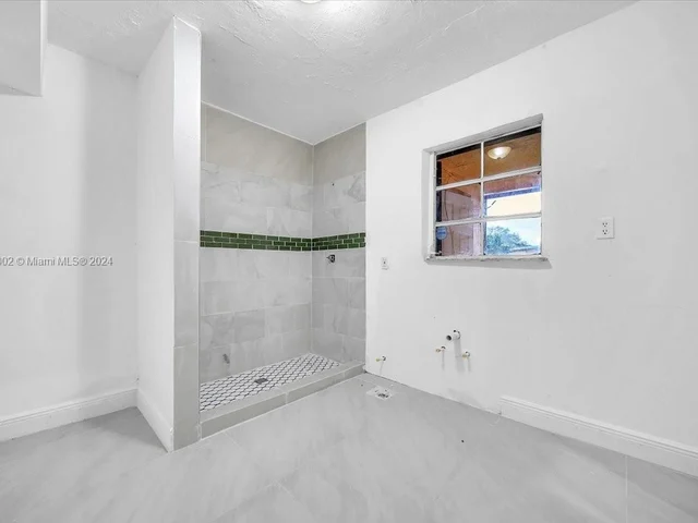 2130 NW 124th St, Miami FL 33167