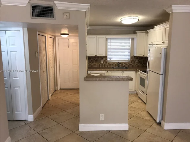 5080 SW 64th Ave # 103, Davie FL 33314