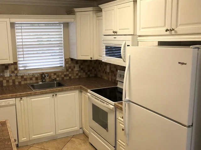 5080 SW 64th Ave # 103, Davie FL 33314