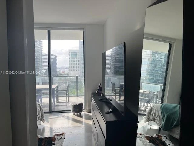 68 SE 6th St # 1004, Miami FL 33131