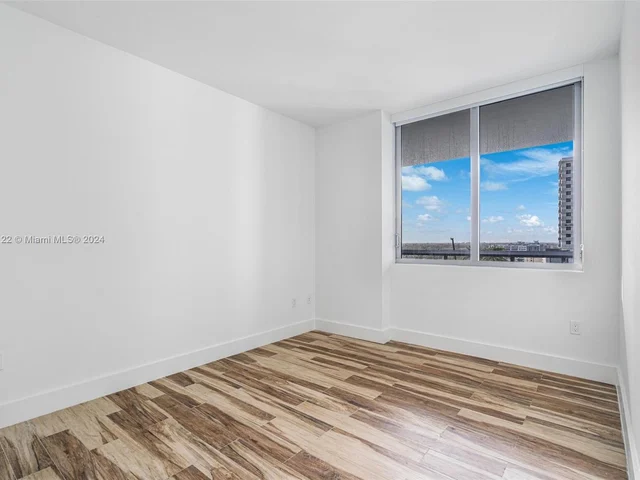 16385 Biscayne Blvd # 1118, North Miami Beach FL 33160