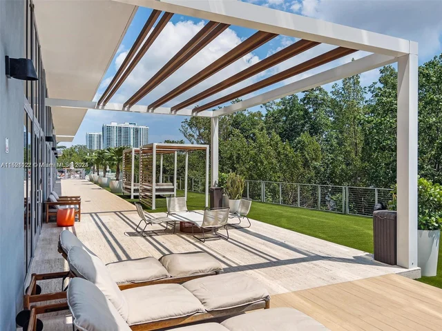 16385 Biscayne Blvd # 1118, North Miami Beach FL 33160