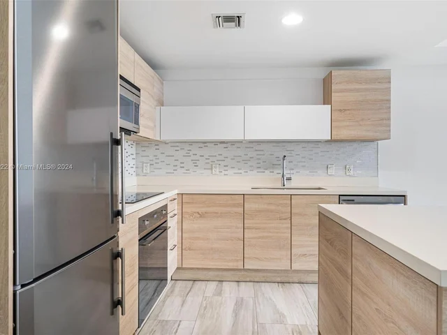 16385 Biscayne Blvd # 1118, North Miami Beach FL 33160