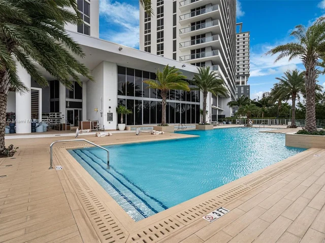 16385 Biscayne Blvd # 1118, North Miami Beach FL 33160