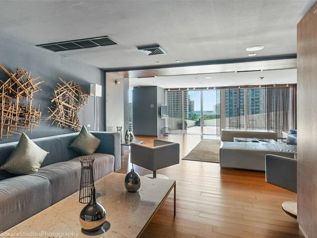 335 S Biscayne Blvd # 3512, Miami FL 33131