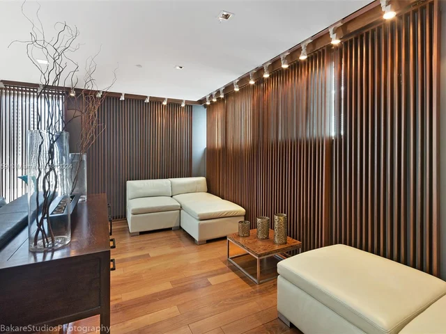 335 S Biscayne Blvd # 3512, Miami FL 33131