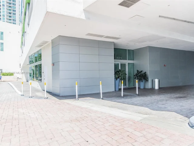 335 S Biscayne Blvd # 3512, Miami FL 33131