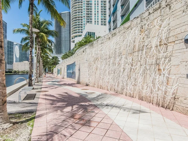 335 S Biscayne Blvd # 3512, Miami FL 33131