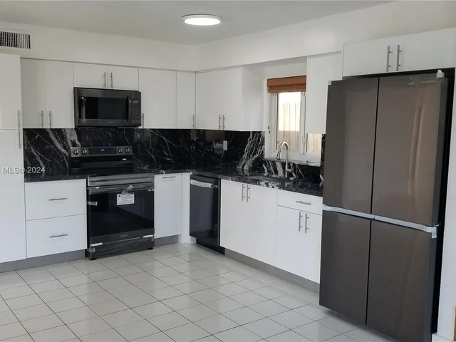 20415 Highland Lakes Blvd # 0, Miami FL 33179