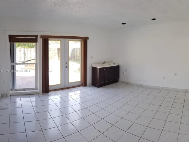 20415 Highland Lakes Blvd # 0, Miami FL 33179