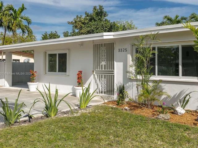 3325 SW 97th Ct, Miami FL 33165