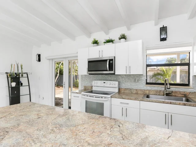 3325 SW 97th Ct, Miami FL 33165