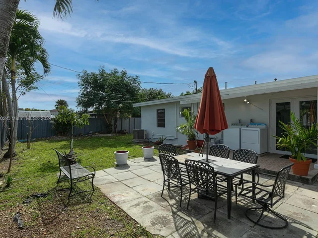 3325 SW 97th Ct, Miami FL 33165