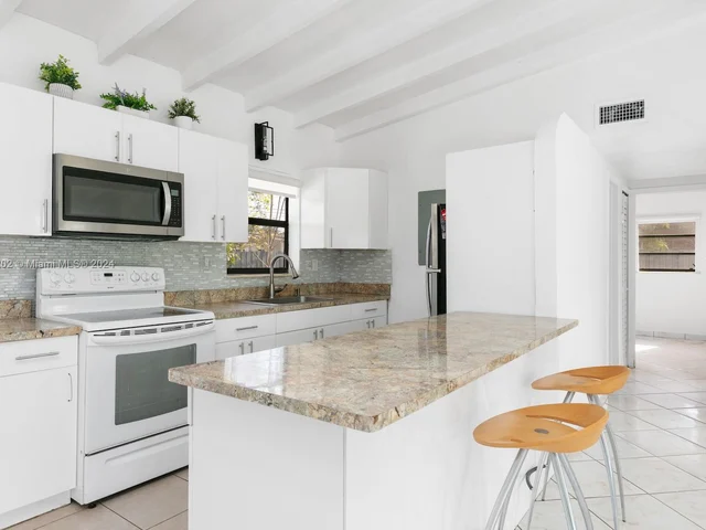 3325 SW 97th Ct, Miami FL 33165