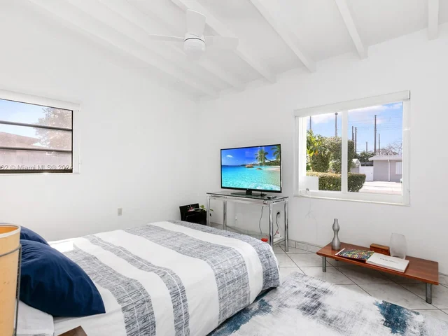 3325 SW 97th Ct, Miami FL 33165