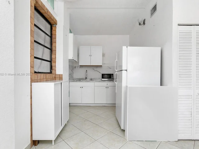 3325 SW 97th Ct, Miami FL 33165