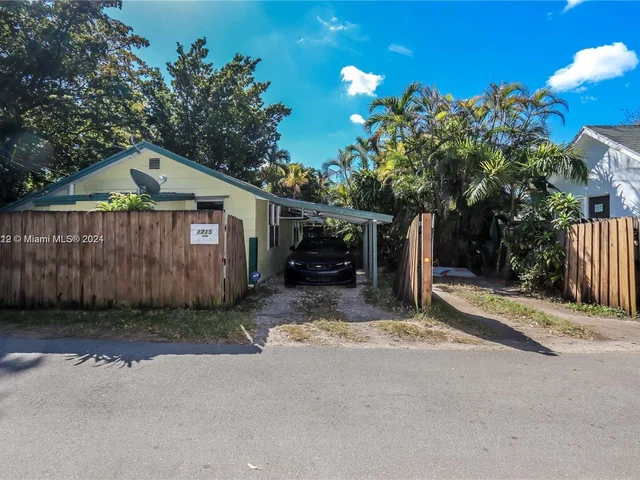 1715 Roosevelt St, Hollywood FL 33020