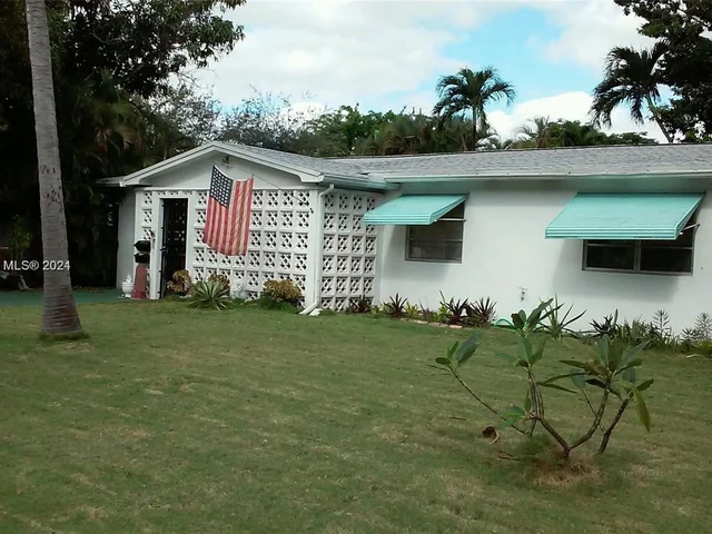 1715 Roosevelt St, Hollywood FL 33020