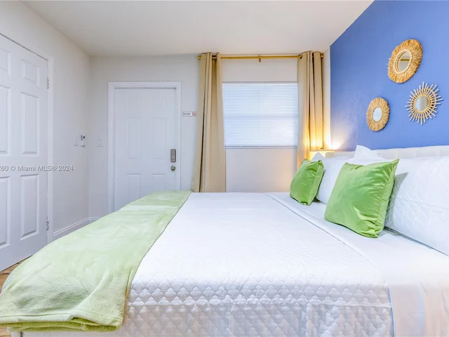 2748 NE 32nd St # 7, Fort Lauderdale FL 33306