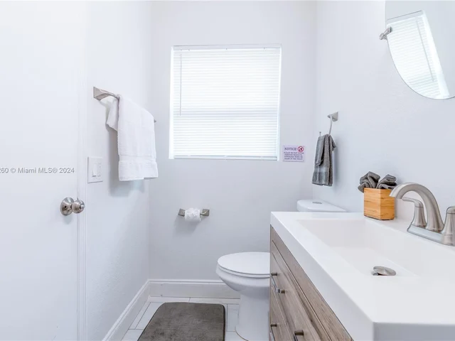 2748 NE 32nd St # 7, Fort Lauderdale FL 33306