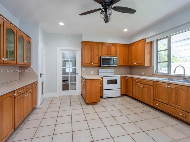 24200 SW 162nd Ave, Homestead FL 33031