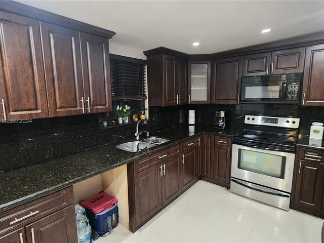 8281 SW 28th St, Miami FL 33155