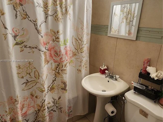 8281 SW 28th St, Miami FL 33155