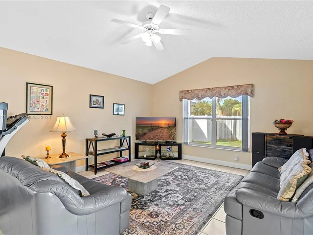 600 SW 178th Way, Pembroke Pines FL 33029