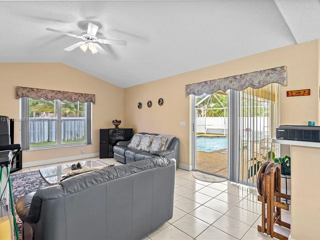 600 SW 178th Way, Pembroke Pines FL 33029
