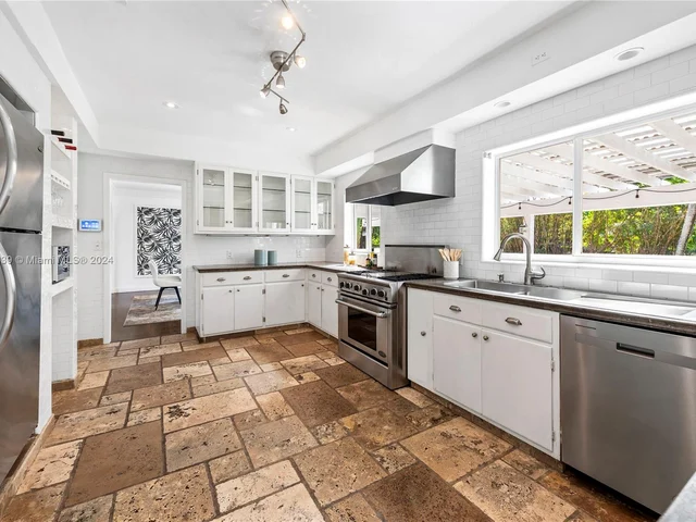 630 NE 52nd St, Miami FL 33137