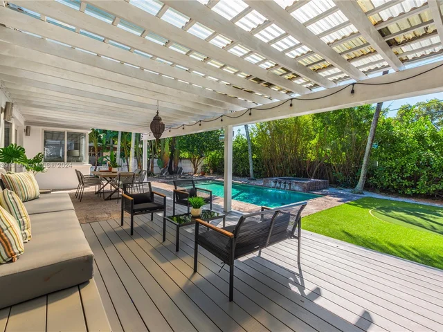 630 NE 52nd St, Miami FL 33137