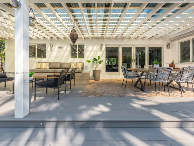 630 NE 52nd St, Miami FL 33137