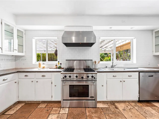 630 NE 52nd St, Miami FL 33137