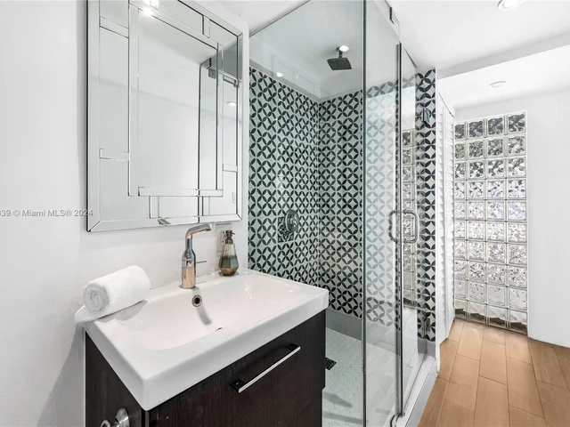 630 NE 52nd St, Miami FL 33137