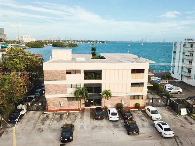 7845 NE Bayshore Ct # 14, Miami FL 33138