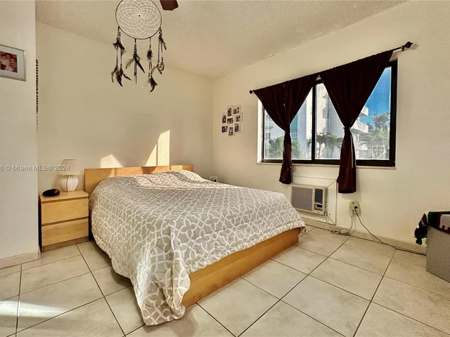 7845 NE Bayshore Ct # 14, Miami FL 33138