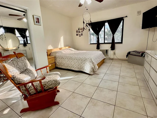 7845 NE Bayshore Ct # 14, Miami FL 33138