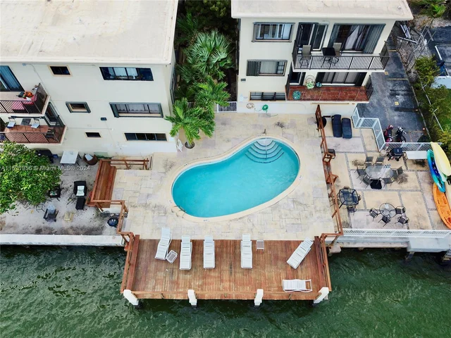 7845 NE Bayshore Ct # 14, Miami FL 33138