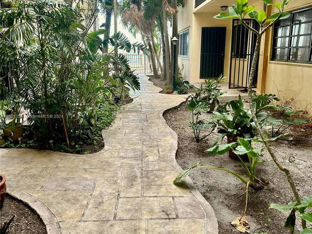 7845 NE Bayshore Ct # 14, Miami FL 33138