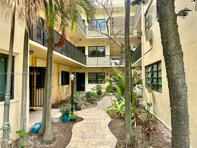 7845 NE Bayshore Ct # 14, Miami FL 33138