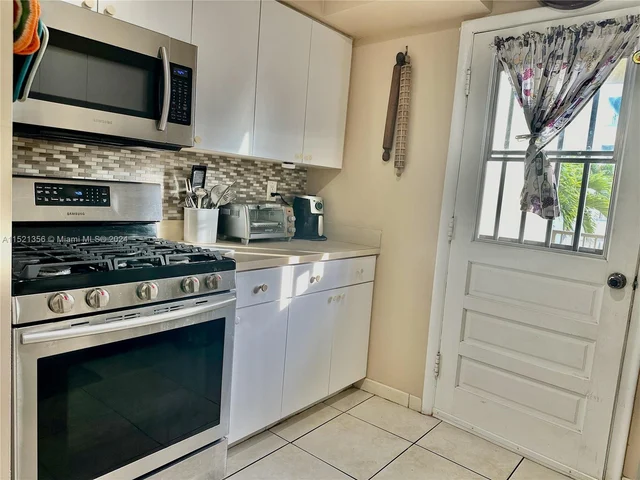 7845 NE Bayshore Ct # 14, Miami FL 33138