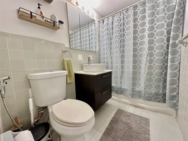 7845 NE Bayshore Ct # 14, Miami FL 33138