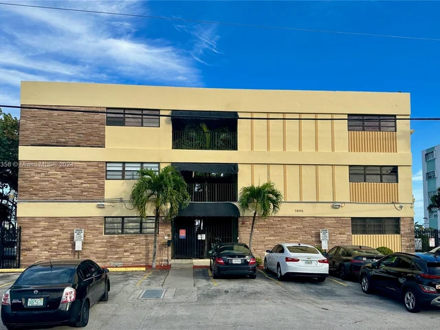 7845 NE Bayshore Ct # 14, Miami FL 33138