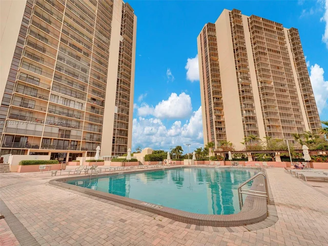 20335 W COUNTRY CLUB DR # 2605, Aventura FL 33180