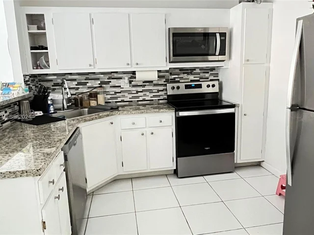 2780 NE 183rd St # 303, Aventura FL 33160