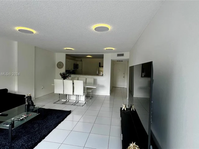 2780 NE 183rd St # 303, Aventura FL 33160