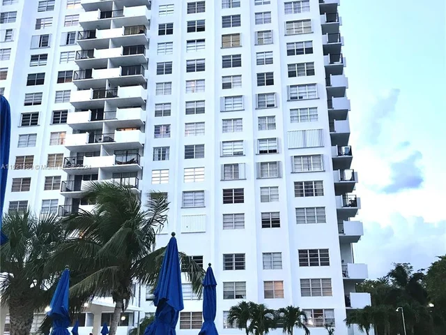 2780 NE 183rd St # 303, Aventura FL 33160